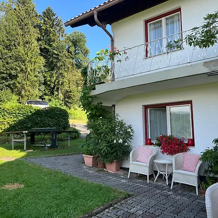 Apartment Familie Falkensteiner - Eine Friedvolle Oase Nussdorf am Attersee