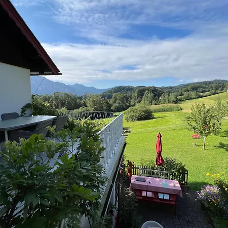 Familie Falkensteiner - Eine Friedvolle Oase * Nussdorf am Attersee